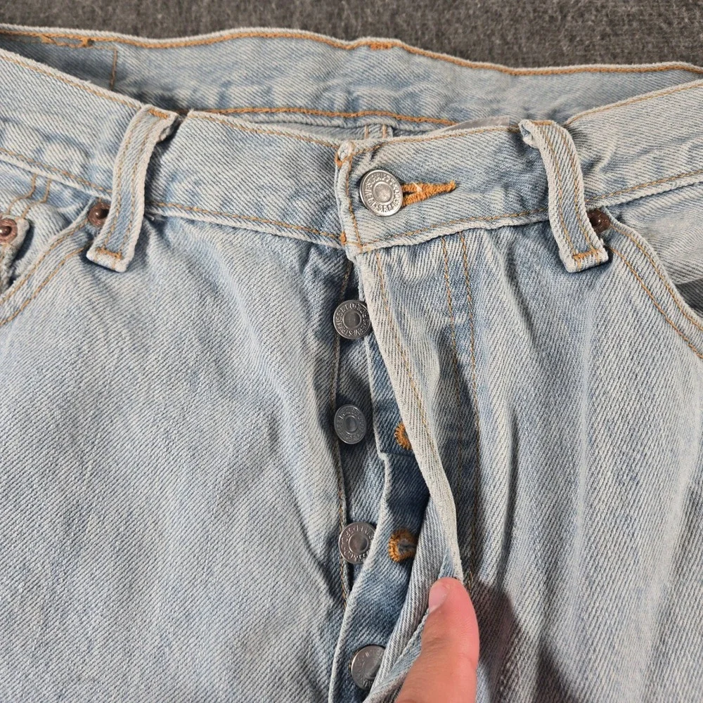 Vintage Levi's 501xx Button Fly Jeans Men 33x32 Light Wash Denim Straight Leg